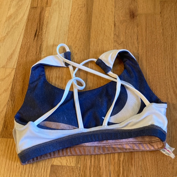 W's Sports bra - Picture 6 of 6